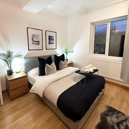 Retreat To A Stylish Ensuite In Лондон Екстер'єр фото