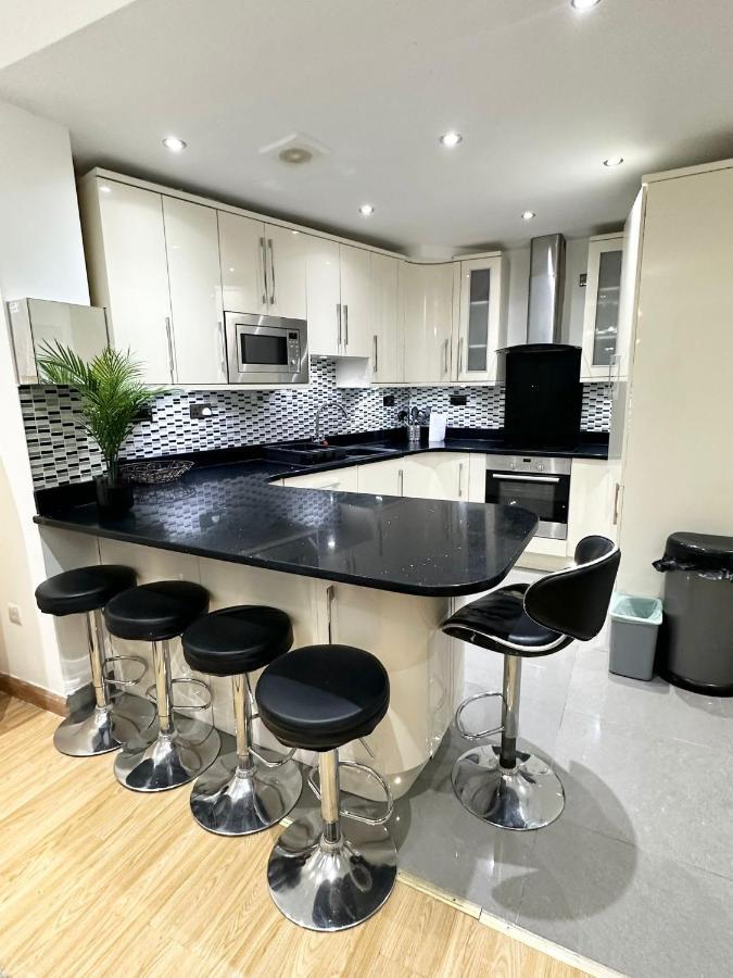 Retreat To A Stylish Ensuite In Лондон Екстер'єр фото